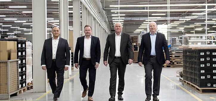 Die Geschäftsführung von KEB Automation von links nach rechts: Wolfgang Wiele (CTO), Ralf Lutter (COO), Thomas Brinkmann (CEO) und Vittorio Tavella (CFO).