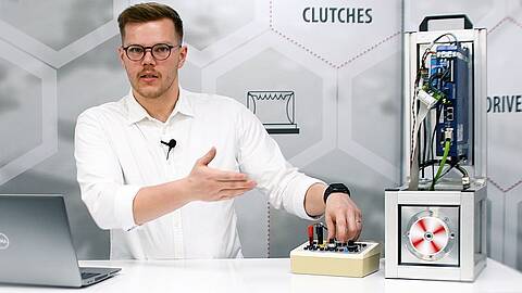 product trainer from KEB Automation, Jonas Kröker, explains how to work optimally and practically with recipes in the KEB engineering software COMBIVIS