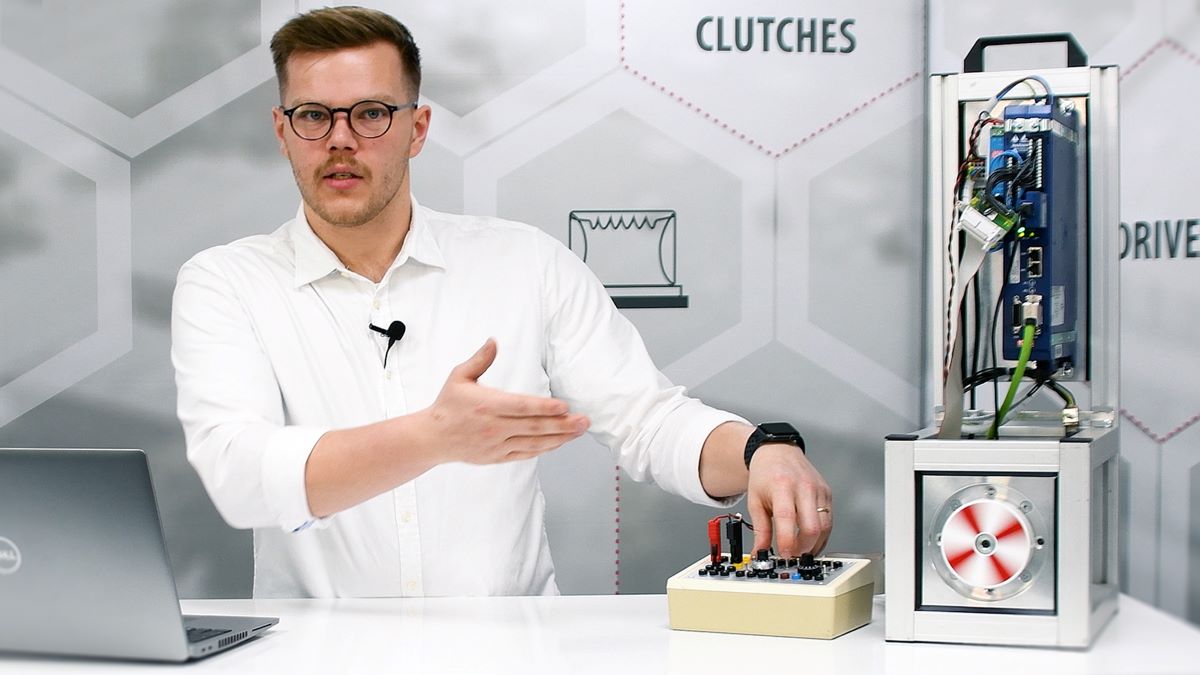product trainer from KEB Automation, Jonas Kröker, explains how to work optimally and practically with recipes in the KEB engineering software COMBIVIS